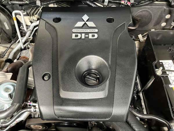 2021-Mitsubishi-Pajero-Sport-24D-4x4-Exceed-Auto image:12