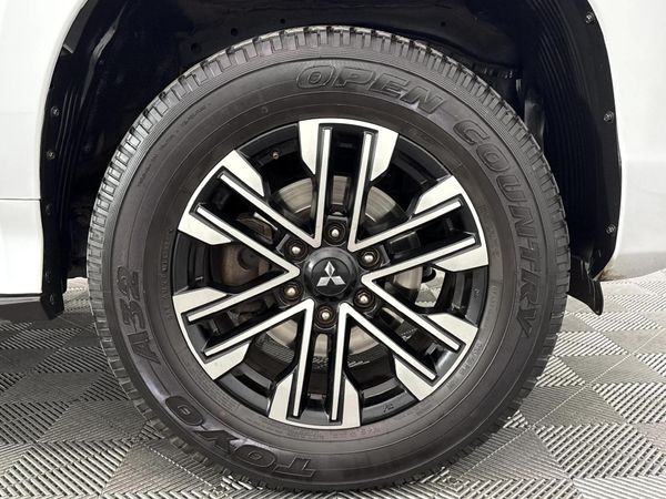 2021-Mitsubishi-Pajero-Sport-24D-4x4-Exceed-Auto image:4