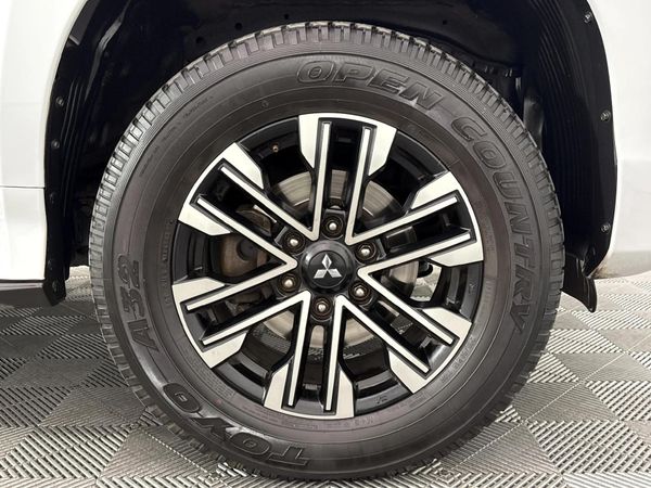 2021-Mitsubishi-Pajero-Sport-24D-4x4-Exceed-Auto image:5