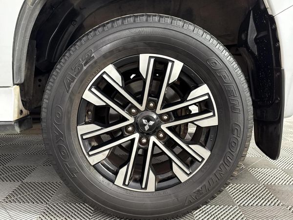 2021-Mitsubishi-Pajero-Sport-24D-4x4-Exceed-Auto image:6