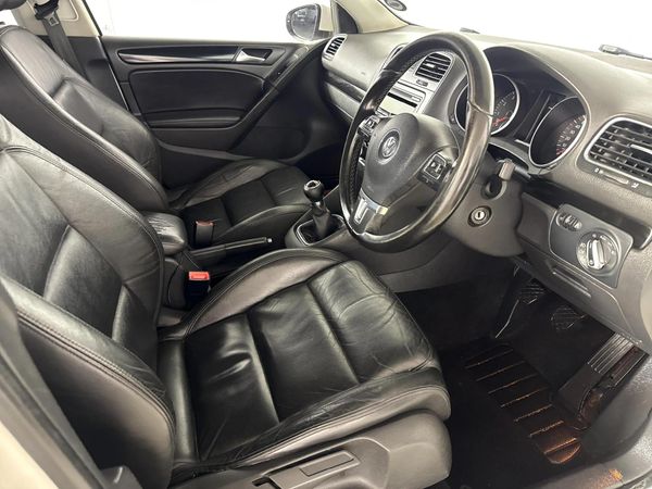 2011-Volkswagen-Golf-VI-14-TSI-Comfortline image:9