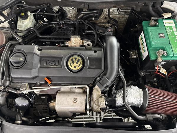 2011-Volkswagen-Golf-VI-14-TSI-Comfortline image:12