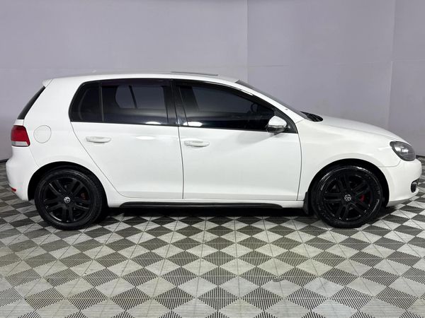 2011-Volkswagen-Golf-VI-14-TSI-Comfortline image:16