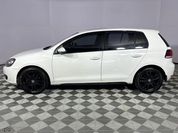 2011-Volkswagen-Golf-VI-14-TSI-Comfortline image:18