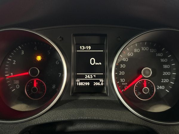 2011-Volkswagen-Golf-VI-14-TSI-Comfortline image:2