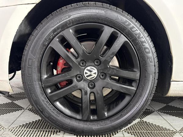 2011-Volkswagen-Golf-VI-14-TSI-Comfortline image:4