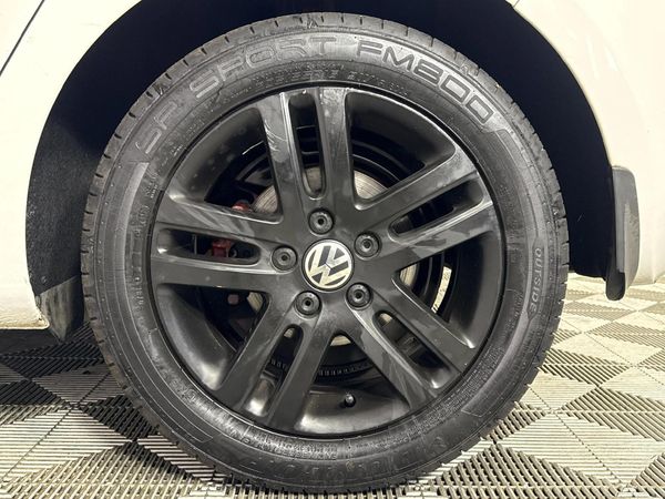 2011-Volkswagen-Golf-VI-14-TSI-Comfortline image:6