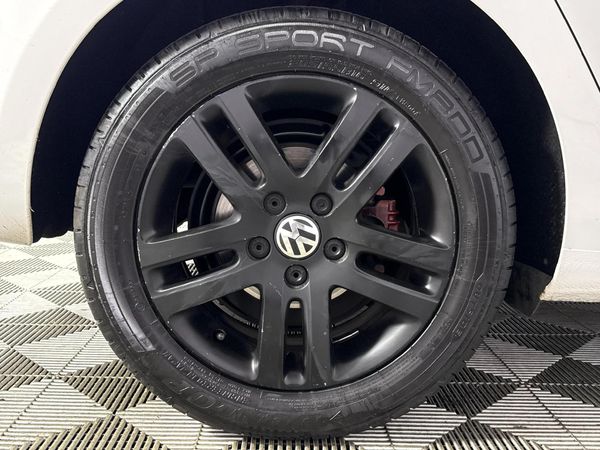 2011-Volkswagen-Golf-VI-14-TSI-Comfortline image:7