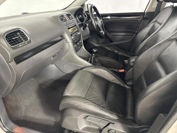 2011-Volkswagen-Golf-VI-14-TSI-Comfortline image:8