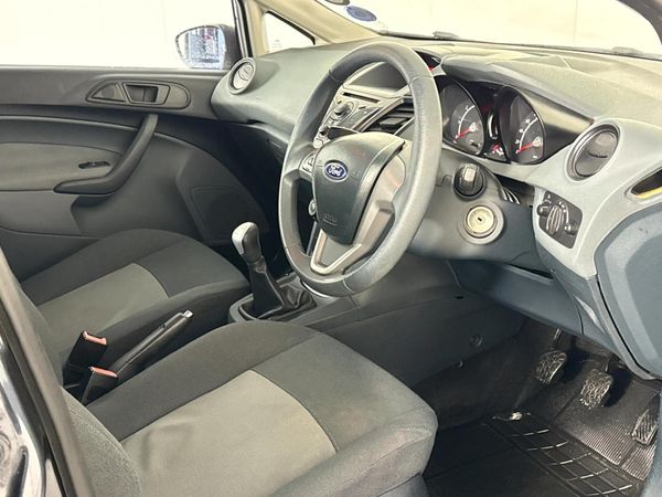 2010-Ford-Fiesta-14i-Ambiente-5-dr image:9