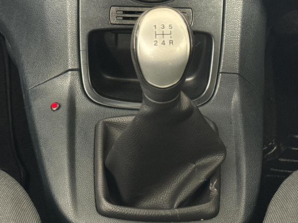 2010-Ford-Fiesta-14i-Ambiente-5-dr image:10