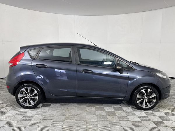 2010-Ford-Fiesta-14i-Ambiente-5-dr image:16