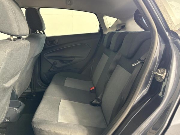 2010-Ford-Fiesta-14i-Ambiente-5-dr image:3