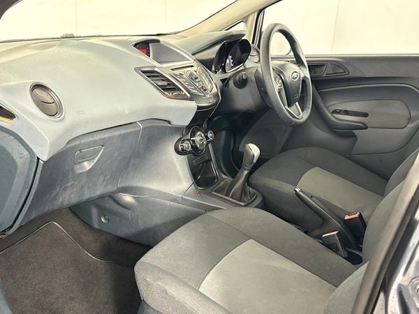 2010-Ford-Fiesta-14i-Ambiente-5-dr image:8