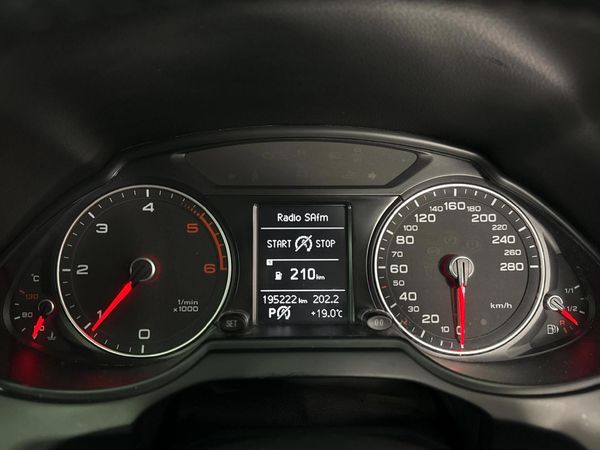 2014-Audi-Q5-20-TDI-quattro-S-Auto image:2