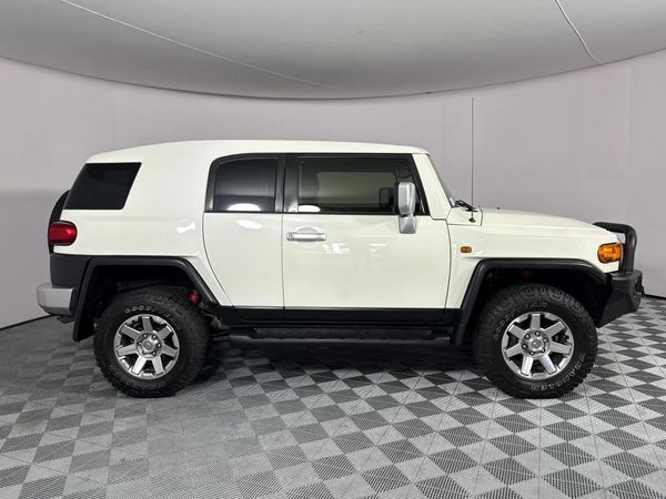2020-Toyota-FJ-Cruiser-40-V6 image:14
