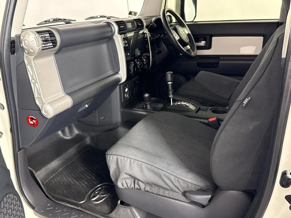 2020-Toyota-FJ-Cruiser-40-V6 image:6