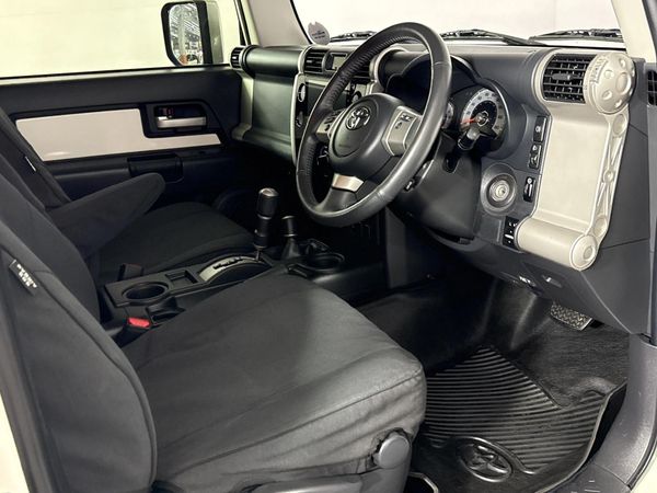2020-Toyota-FJ-Cruiser-40-V6 image:7