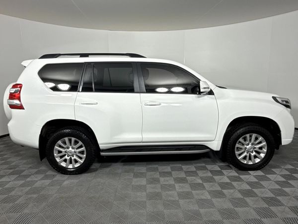 2017-Toyota-Land-Cruiser-Prado-30-TDI-VX-Auto image:17