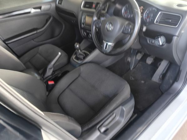 2014-Volkswagen-Jetta-VI-14-TSI-Comfortline image:9