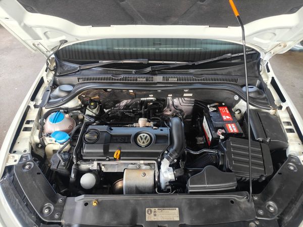 2014-Volkswagen-Jetta-VI-14-TSI-Comfortline image:16