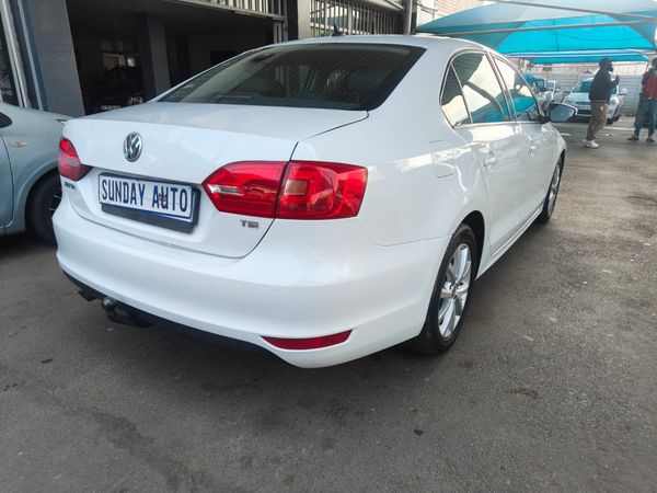 2014-Volkswagen-Jetta-VI-14-TSI-Comfortline image:4