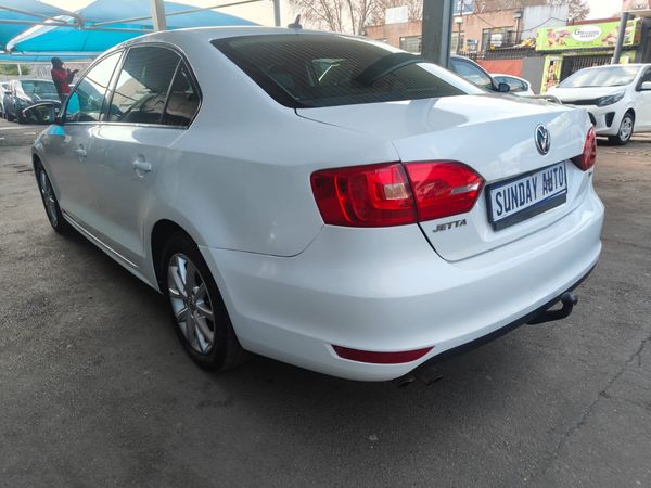 2014-Volkswagen-Jetta-VI-14-TSI-Comfortline image:5