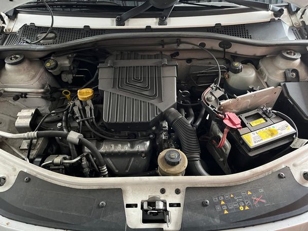 2018-Nissan-NP200-16-AC-Safety-Pack image:5