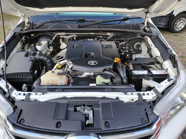 2016-Toyota-Hilux-28-GD-6-Raised-Body-Raider-Double-Cab-Auto image:7