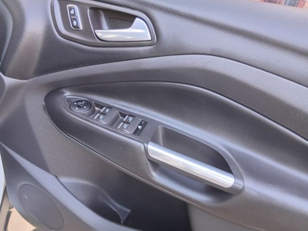2015-Ford-Kuga-20-EcoBoost-Titanium-AWD-Auto image:9