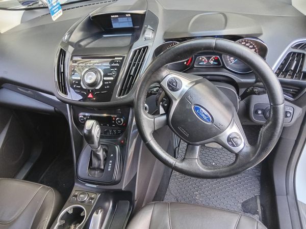 2015-Ford-Kuga-20-EcoBoost-Titanium-AWD-Auto image:8