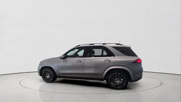 2023-Mercedes-Benz-GLE-400d-4Matic image:3