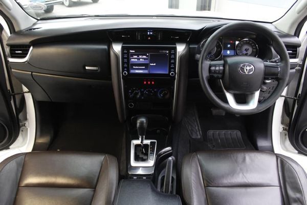 2019-Toyota-Fortuner-24-GD-6-Raised-Body-Auto image:14