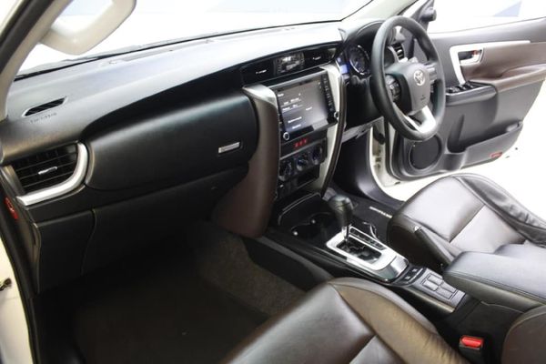 2019-Toyota-Fortuner-24-GD-6-Raised-Body-Auto image:15