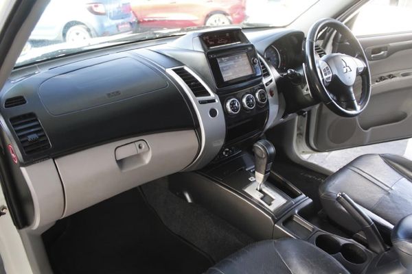 2016-Mitsubishi-Pajero-Sport-25D-Auto image:12