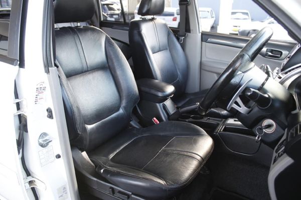 2016-Mitsubishi-Pajero-Sport-25D-Auto image:13