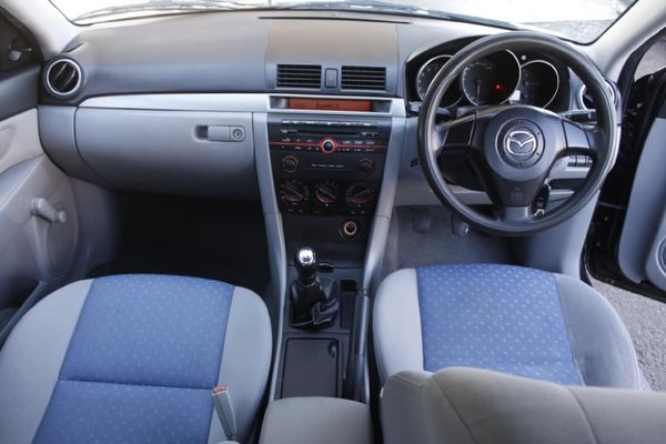2006-Mazda-3-16-Original image:10