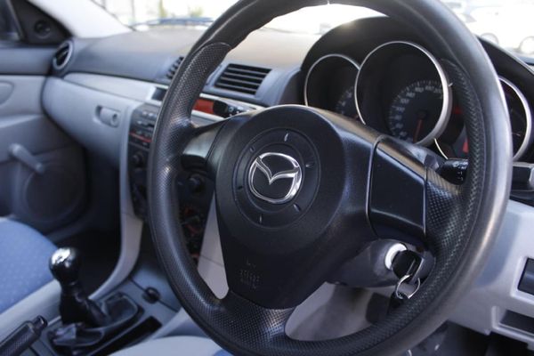 2006-Mazda-3-16-Original image:7