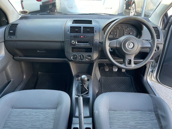 2015-Volkswagen-Polo-Vivo-GP-16-Comfortline image:9