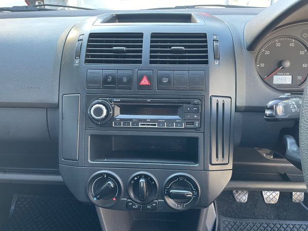 2015-Volkswagen-Polo-Vivo-GP-16-Comfortline image:13