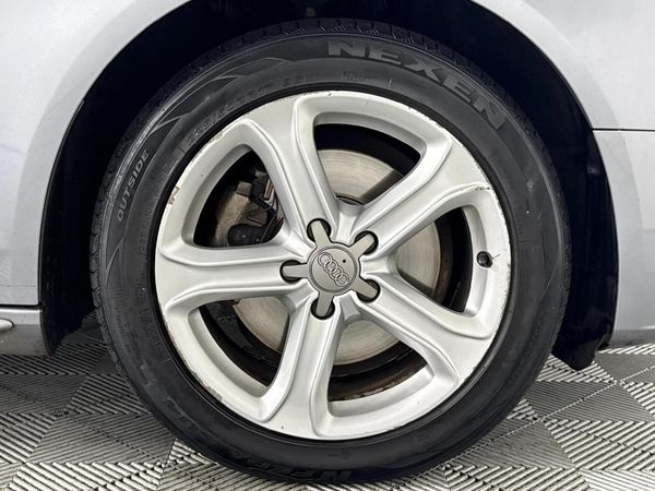 2015-Audi-A4-18-T-S-Auto image:5