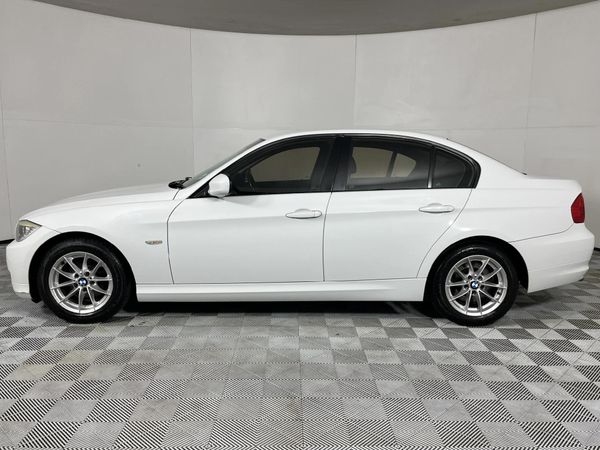 2010-BMW-3-Series-320i-Innovation image:16