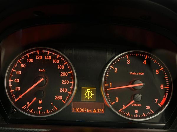 2010-BMW-3-Series-320i-Innovation image:2
