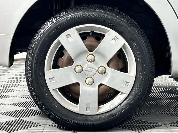 2010-Chevrolet-Aveo-16-LS-Hatch image:7
