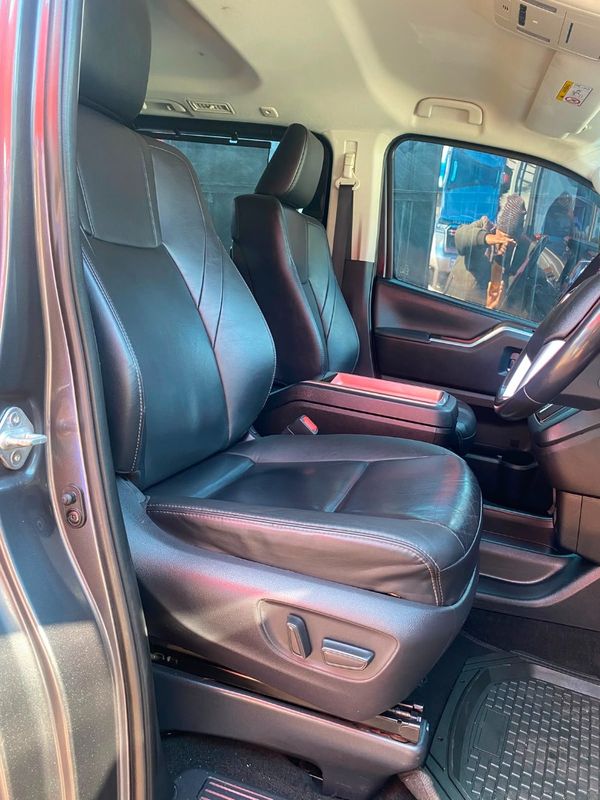 2020-Toyota-Quantum-28-VX-9-seat image:9