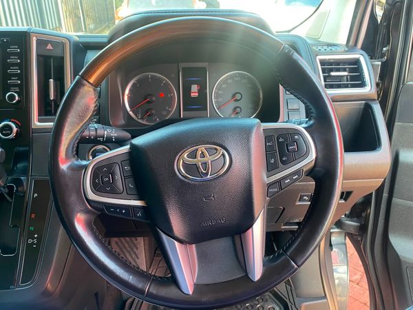 2020-Toyota-Quantum-28-VX-9-seat image:10