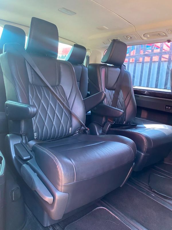 2020-Toyota-Quantum-28-VX-9-seat image:14