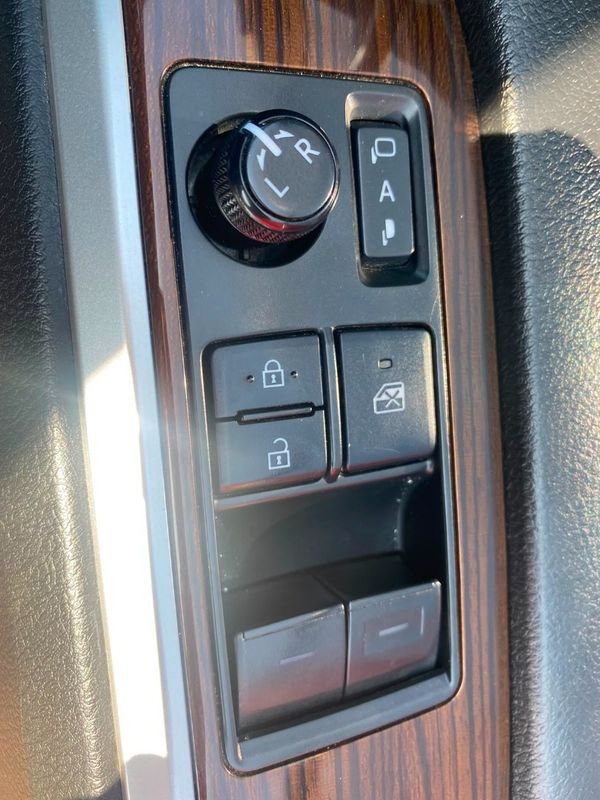2020-Toyota-Quantum-28-VX-9-seat image:21