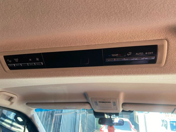 2020-Toyota-Quantum-28-VX-9-seat image:6
