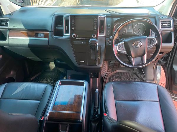 2020-Toyota-Quantum-28-VX-9-seat image:8